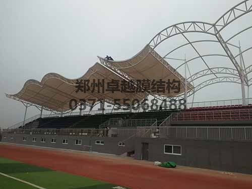 安裝膜結(jié)構(gòu)具有一定危險(xiǎn)性,需做好安全措施