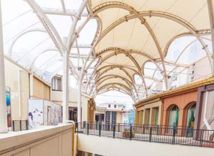 商場(chǎng)屋頂膜結(jié)構(gòu)有哪些特點(diǎn)？