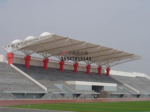 阿克塞<font color='red'>膜結(jié)構(gòu)看臺</font>雨棚生產(chǎn)設(shè)計安裝