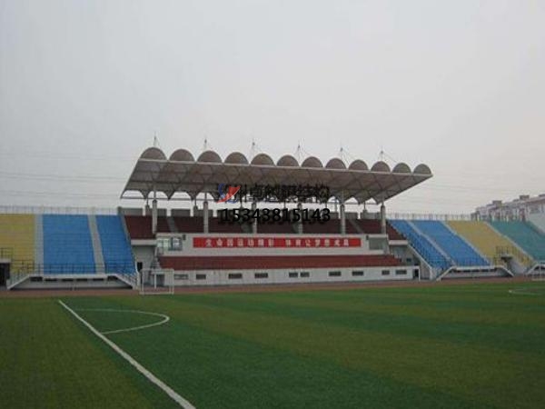 肅南裕<font color='red'>膜結(jié)構(gòu)看臺</font>雨棚生產(chǎn)設(shè)計安裝