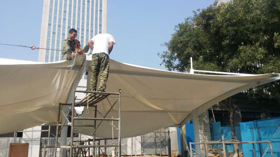 膜結(jié)構(gòu)停車棚的光照性有什么優(yōu)點(diǎn)？