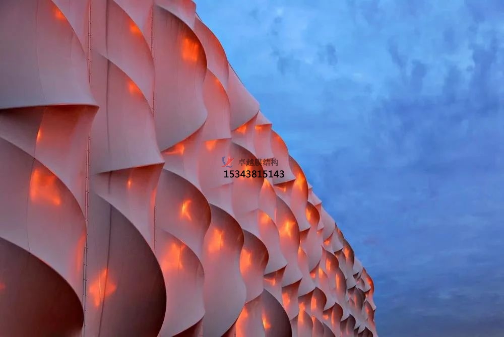 曲線時代，可彎可曲的膜結(jié)構(gòu)