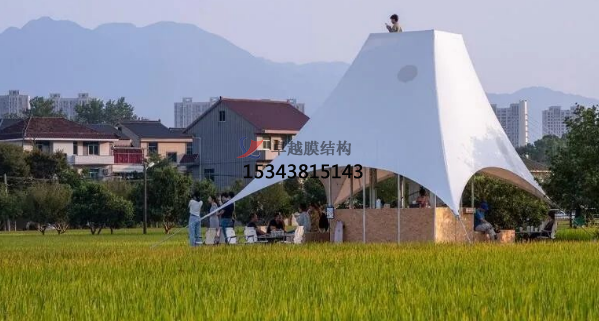 如斯美好！稻田中的張拉膜“塔亭”