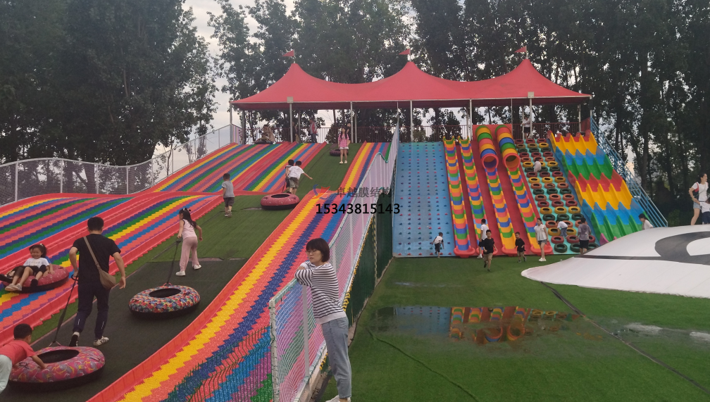 洛陽滑世界橘紅色<font color='red'>張拉膜結(jié)構(gòu)</font>生產(chǎn)